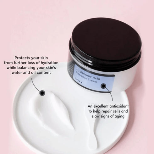 Formula bogată în acid hialuronic ajută la refacerea barierei pielii și previne pierderea apei, menținând tenul catifelat și suplu pe tot parcursul zilei. wowskin.ro